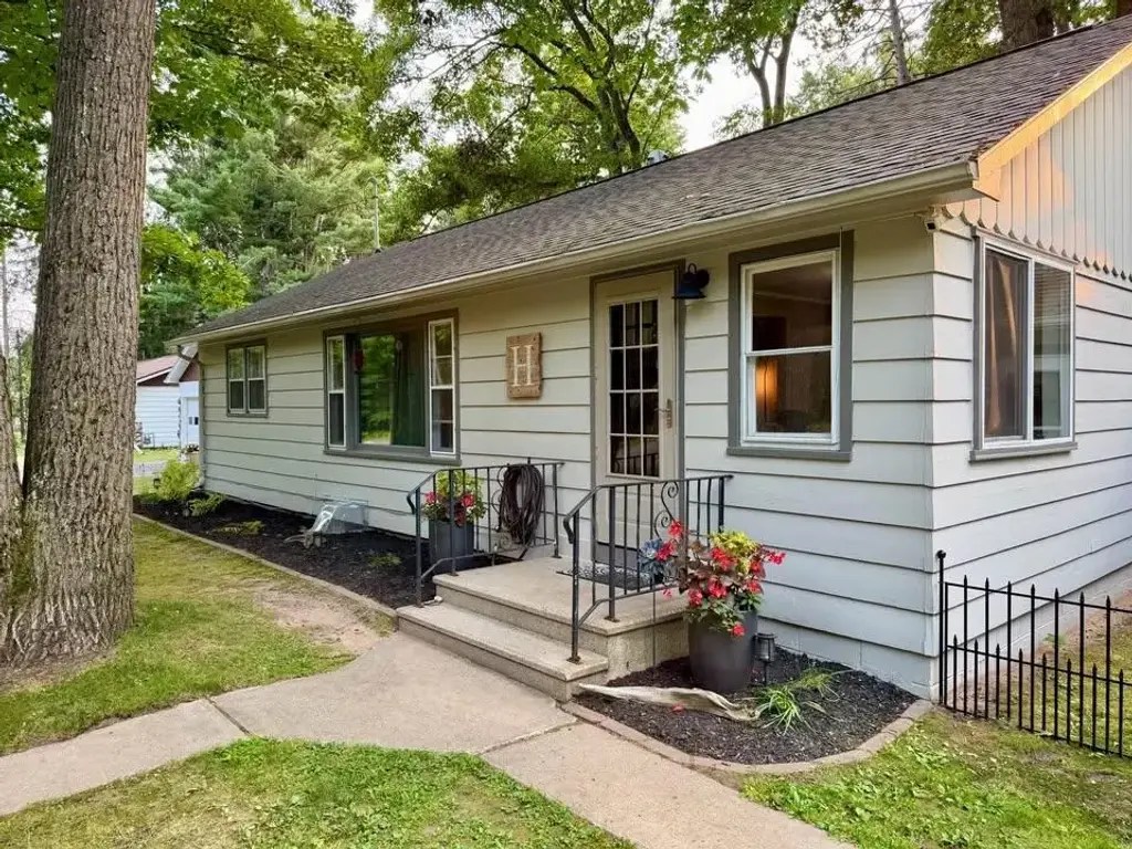 695 Meta Lake Rd, Eagle River