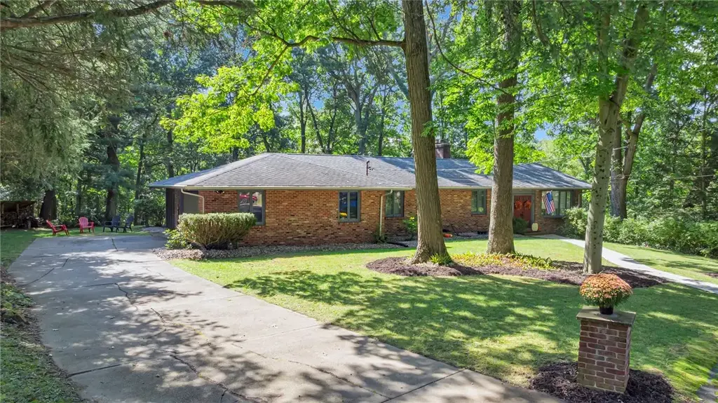 261 Geneva Drive , Center