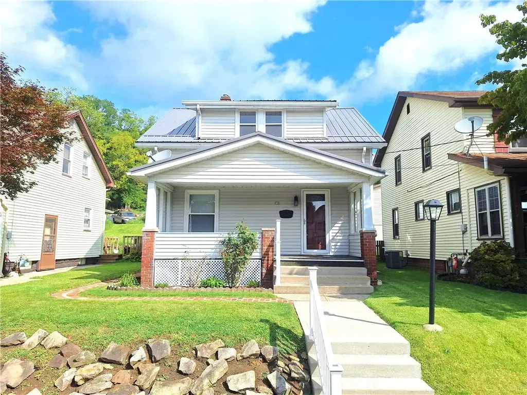 712 Line Avenue , Ellwood City