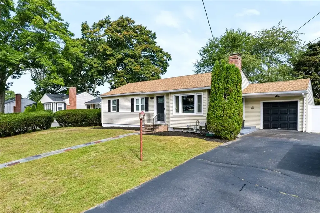 27 Kalmer Rd, Warwick