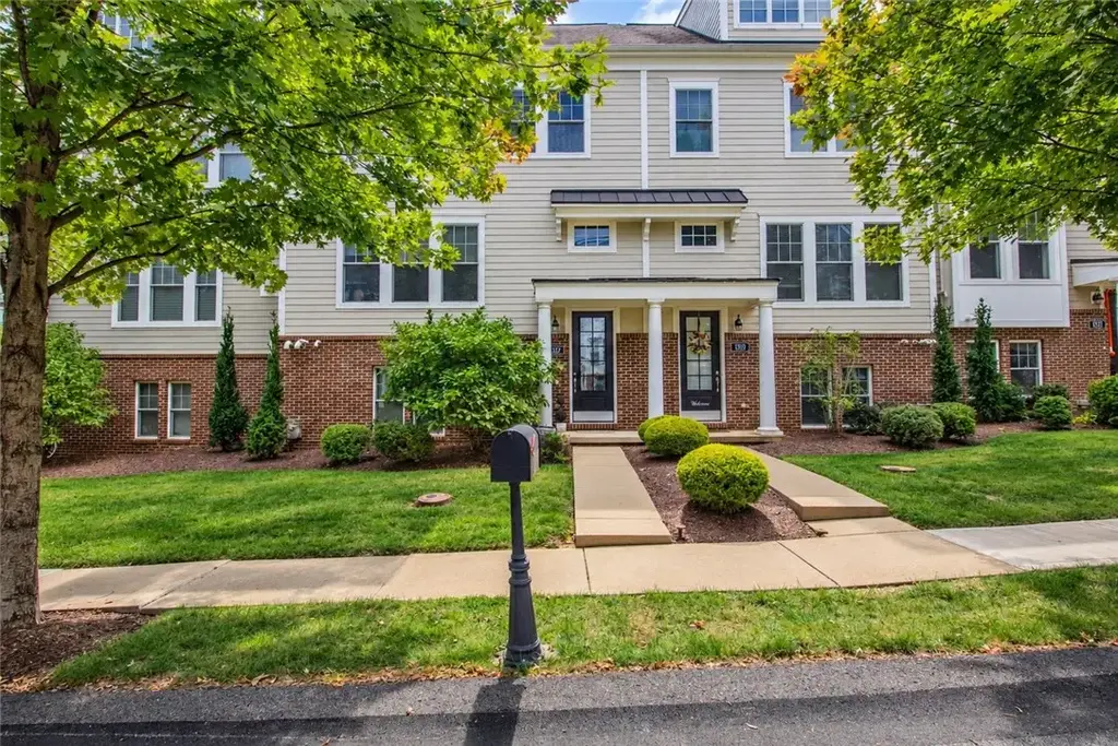 1317 Village Lane , South Fayette