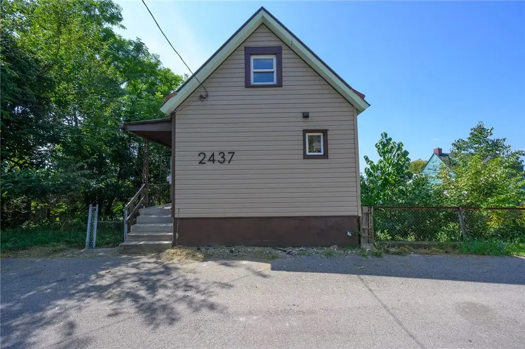 2437 Bruce, Swissvale