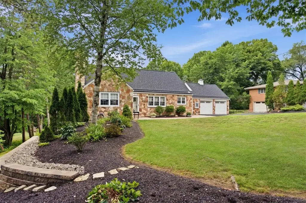 1820 Kent Road, Upper St Clair