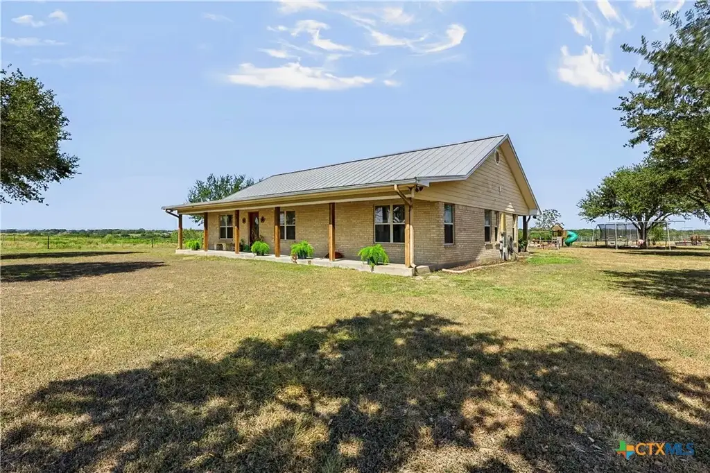 4800 Petter Rainosek Loop, La Grange