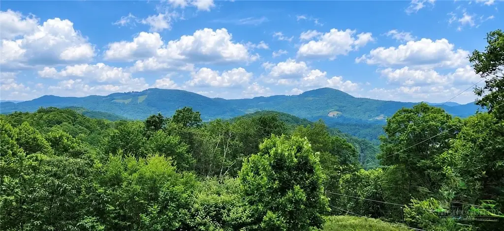 336 Farview Lane, Newland
