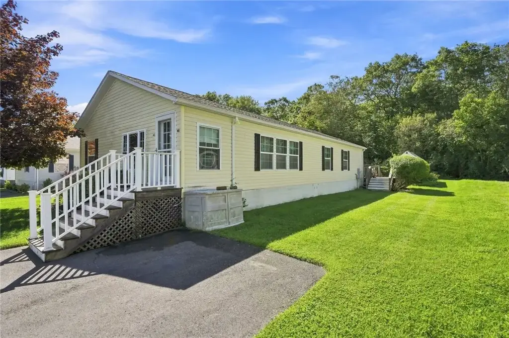 40 Blackbird Ct, Tiverton
