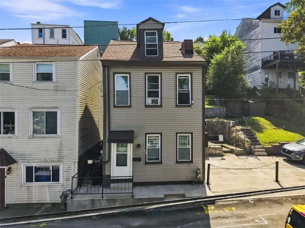 55 Roscoe Street , South Side
