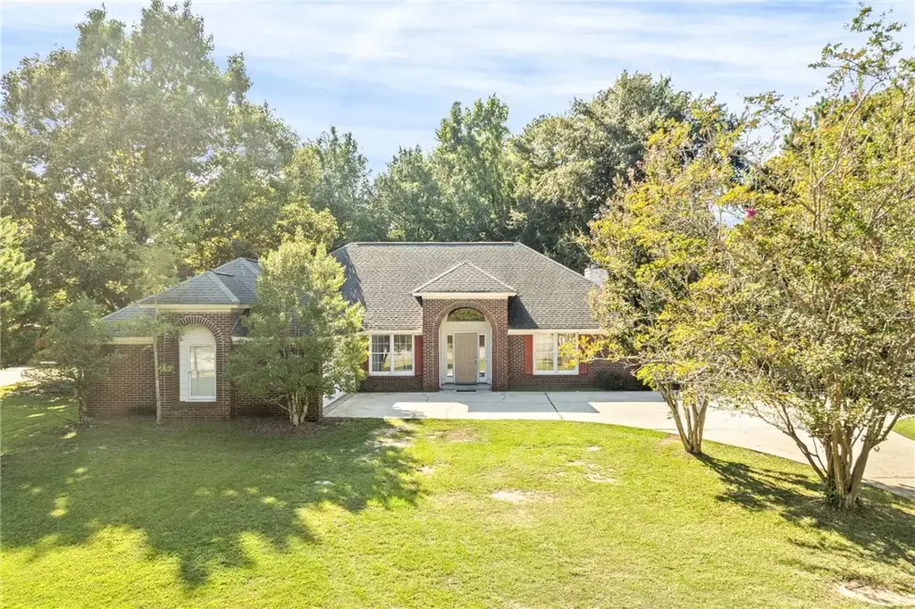 1095 E University Dr, Auburn