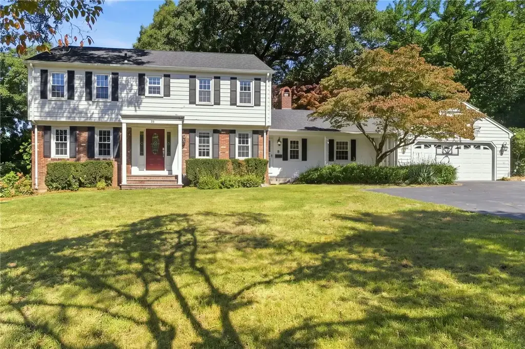 33 Old Oak Dr, Warwick