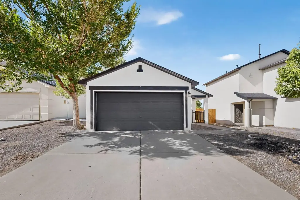 9715 Desert Pine Avenue Sw, Albuquerque