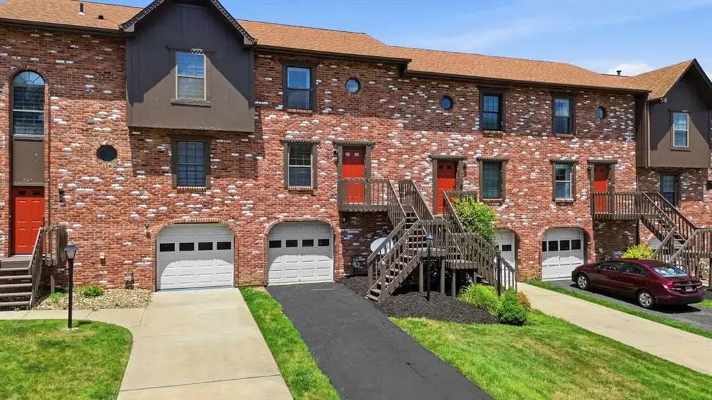 602 Sunset Circle, Cranberry