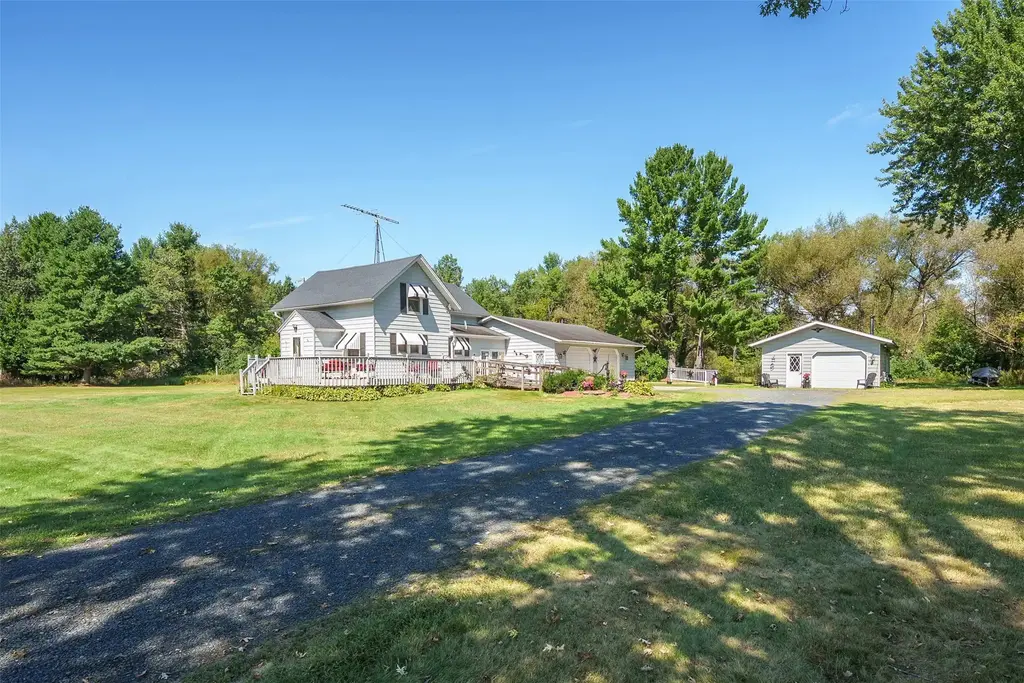 24544 45th Avenue, Cadott