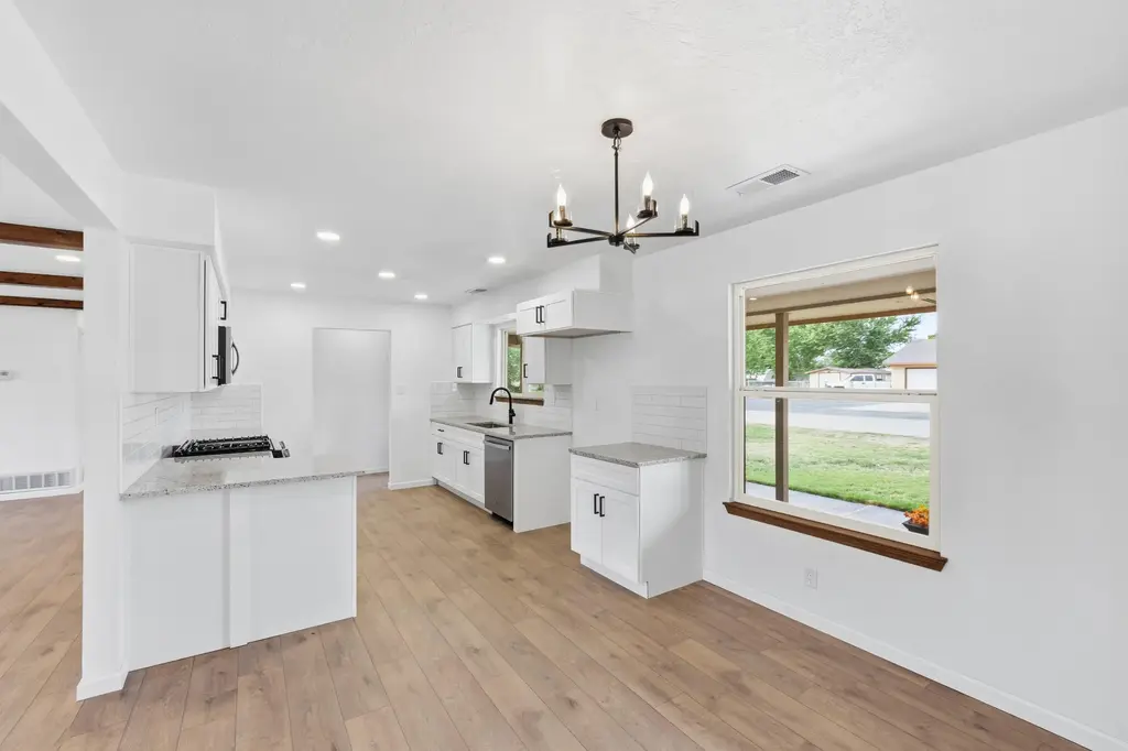 1670 Murray Loop, Bosque Farms