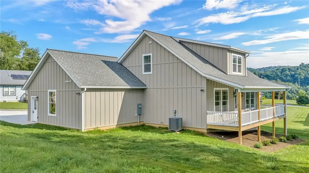 151 Ridgeside Drive, West Jefferson