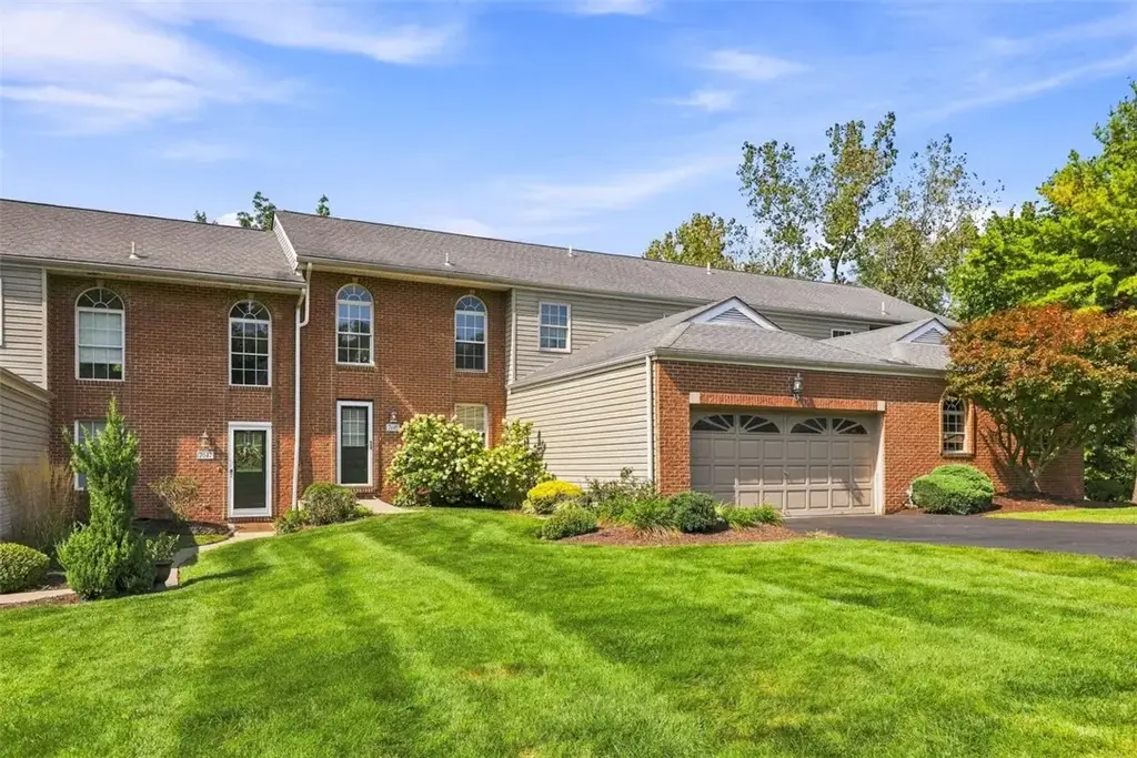 7049 Clubview Drive , South Fayette