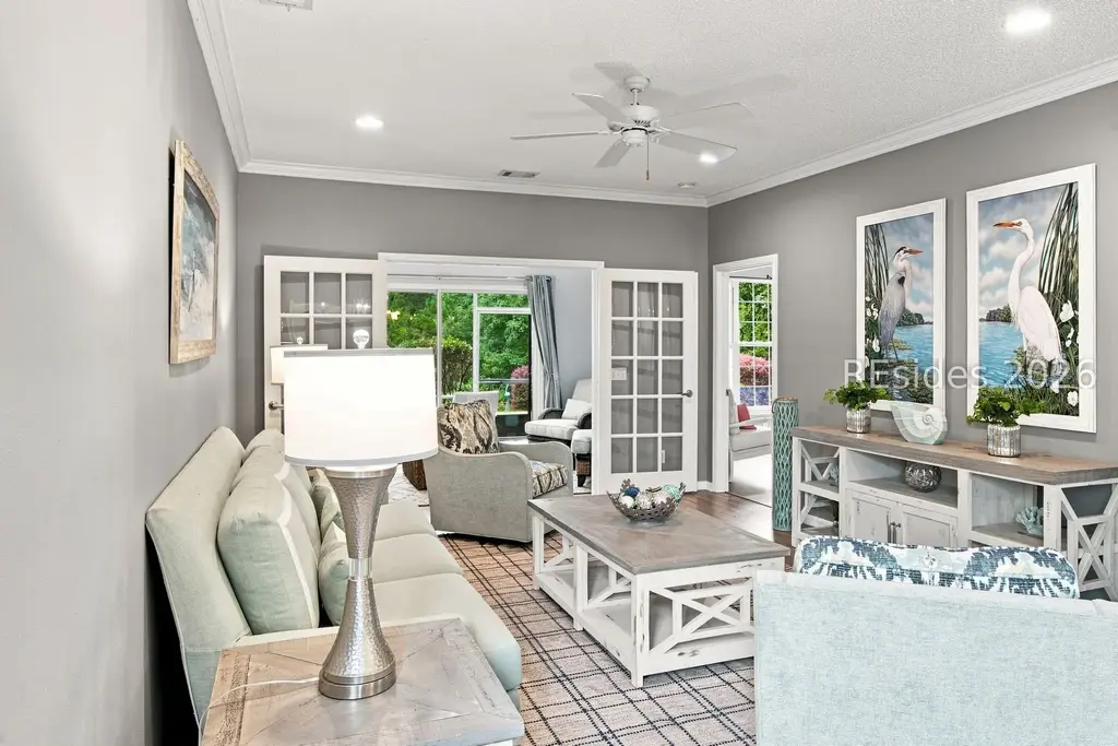 28 Old Country Roses, Bluffton
