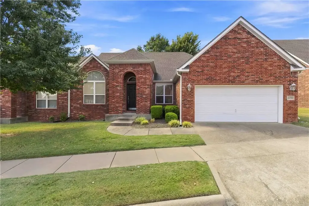 4175 N Meadow View Drive, Fayetteville