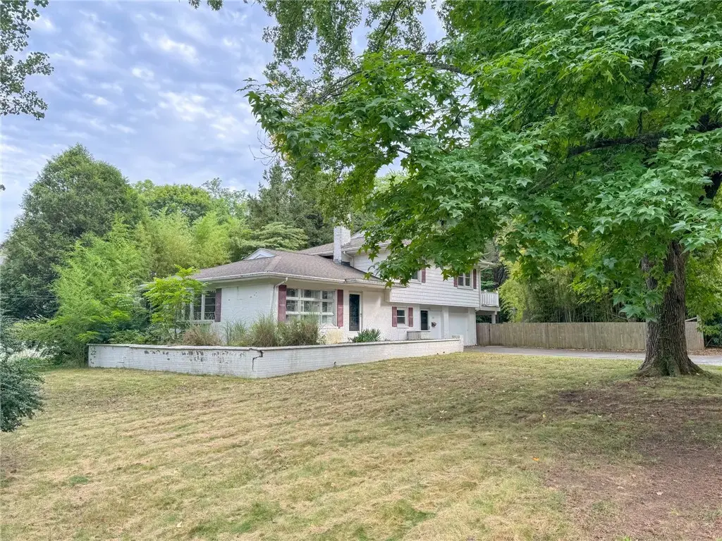28 Hill Top Dr, Warwick