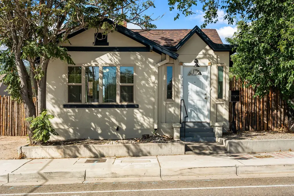 615 Lead Avenue Se, Albuquerque