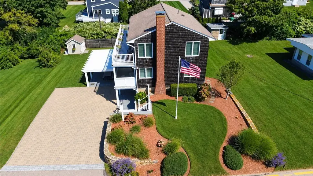 63 Saltaire Ave, Narragansett