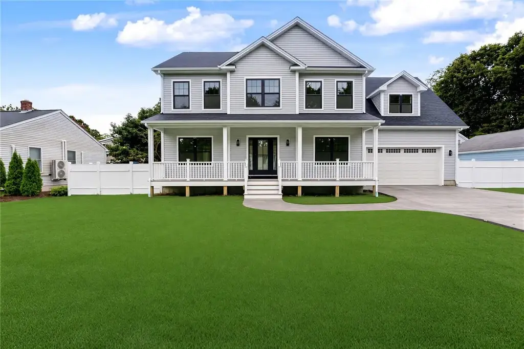 26 Carpenter Ave, Barrington