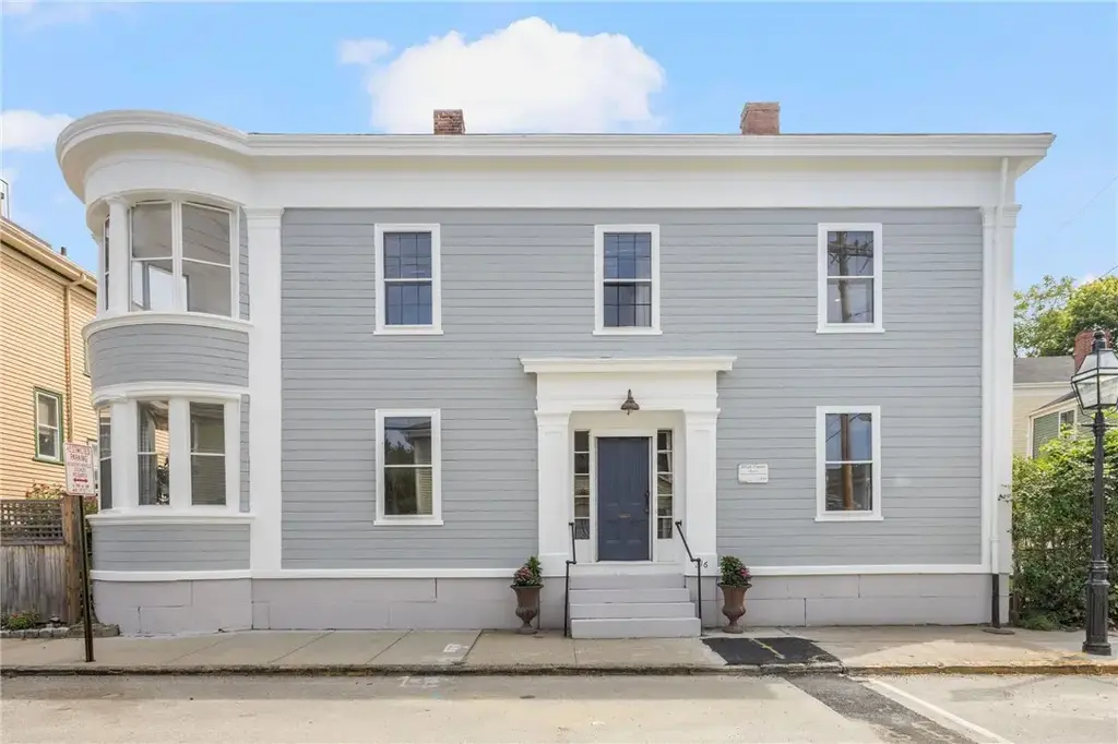 216 Spring St, Newport