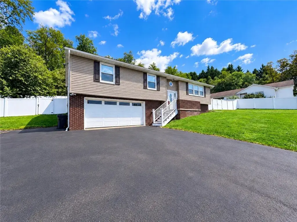 7449 National Pike, Menallen