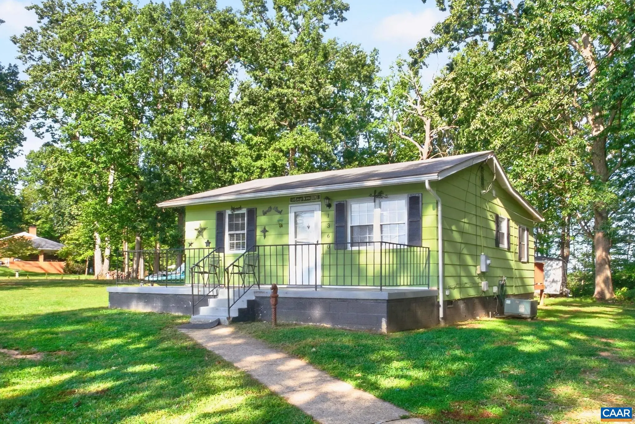 1360 Running Deer Dr, Keswick