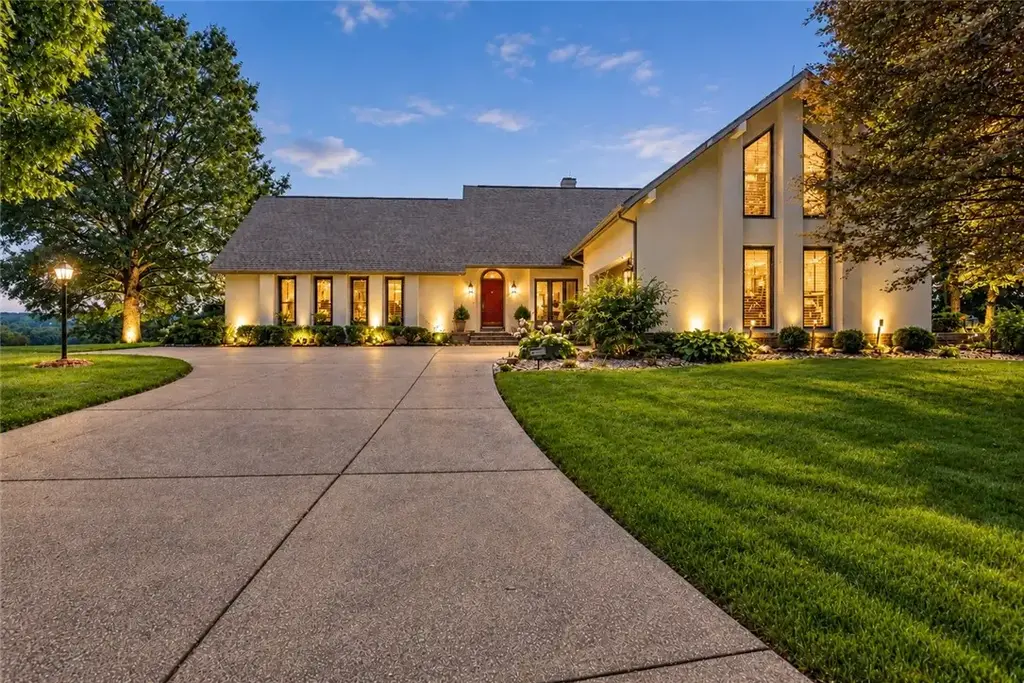 606 Fairwinds Court , Hempfield
