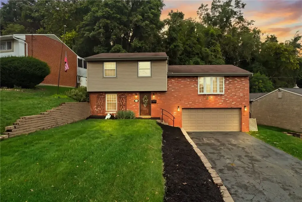 72 Woody Crest Drive , Whitehall