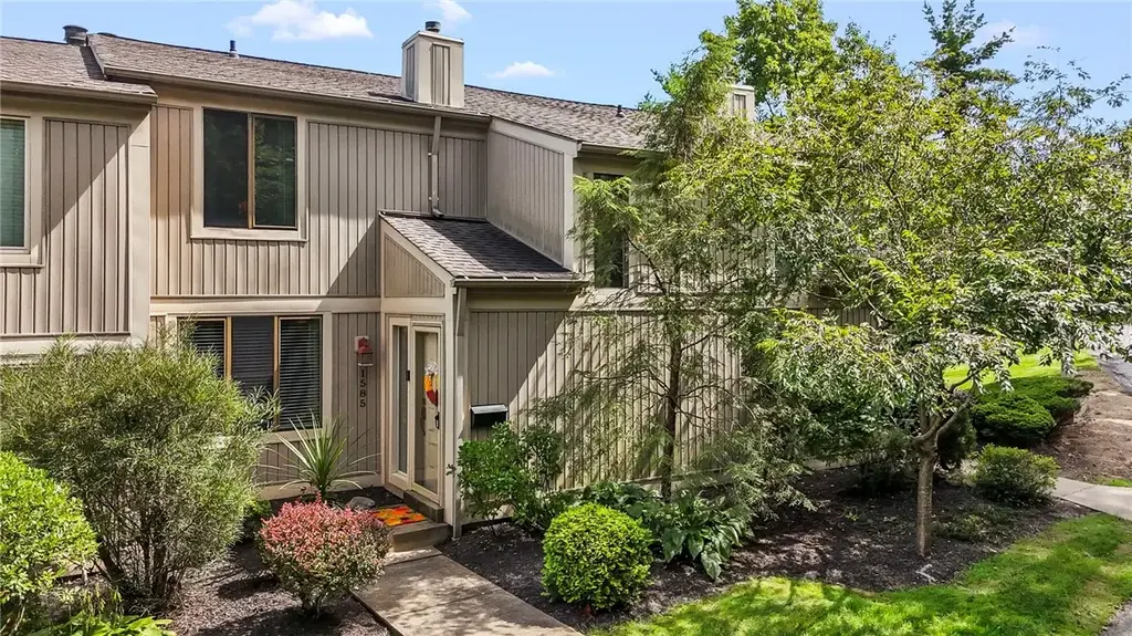 1585 Pineview Drive , Upper St Clair
