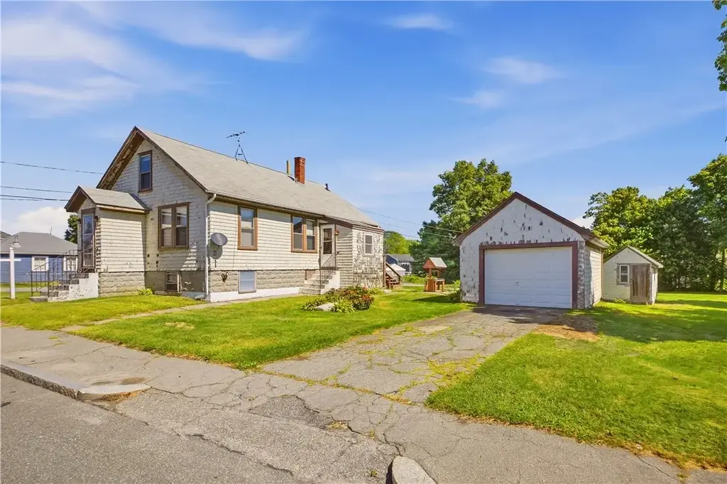 156 Stafford Rd, Tiverton