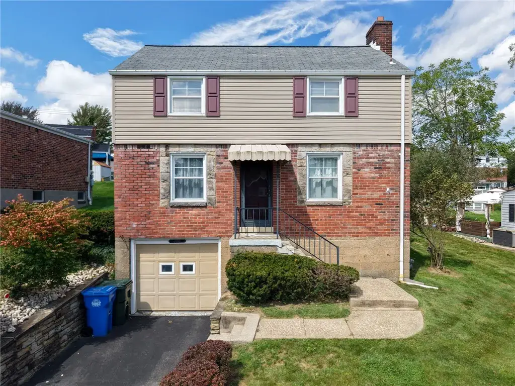 5362 Fieldcrest Drive , Whitehall