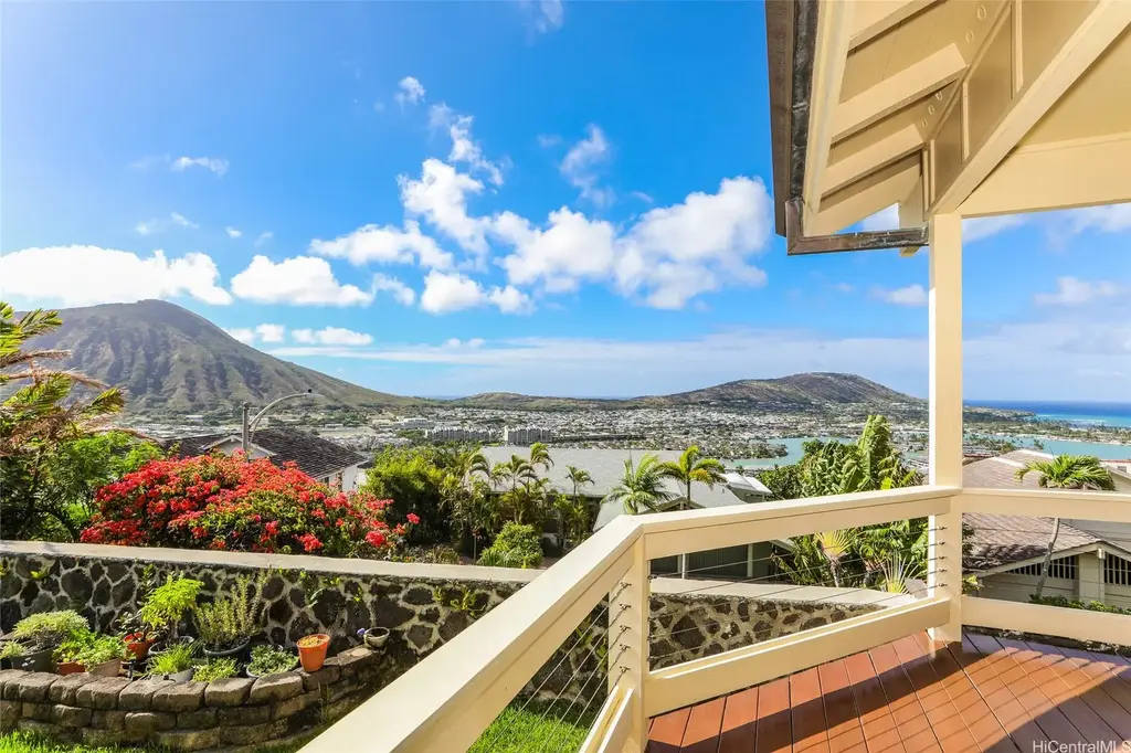 889 Kaohe Place, Honolulu