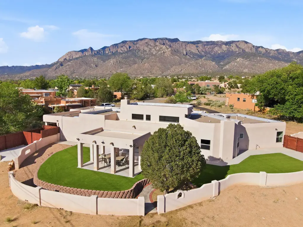 1724 Quail Run Court Ne, Albuquerque