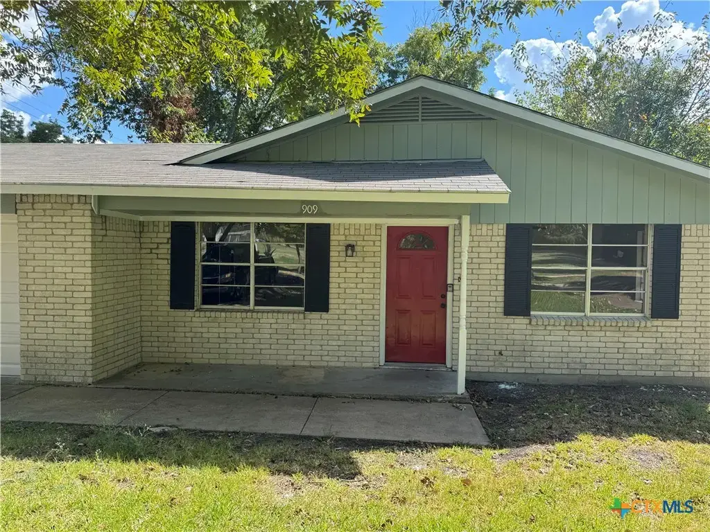 909 W Munroe Avenue, Temple