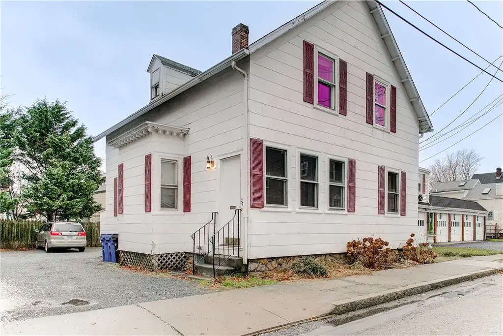 23 Stockholm St # 1, Newport