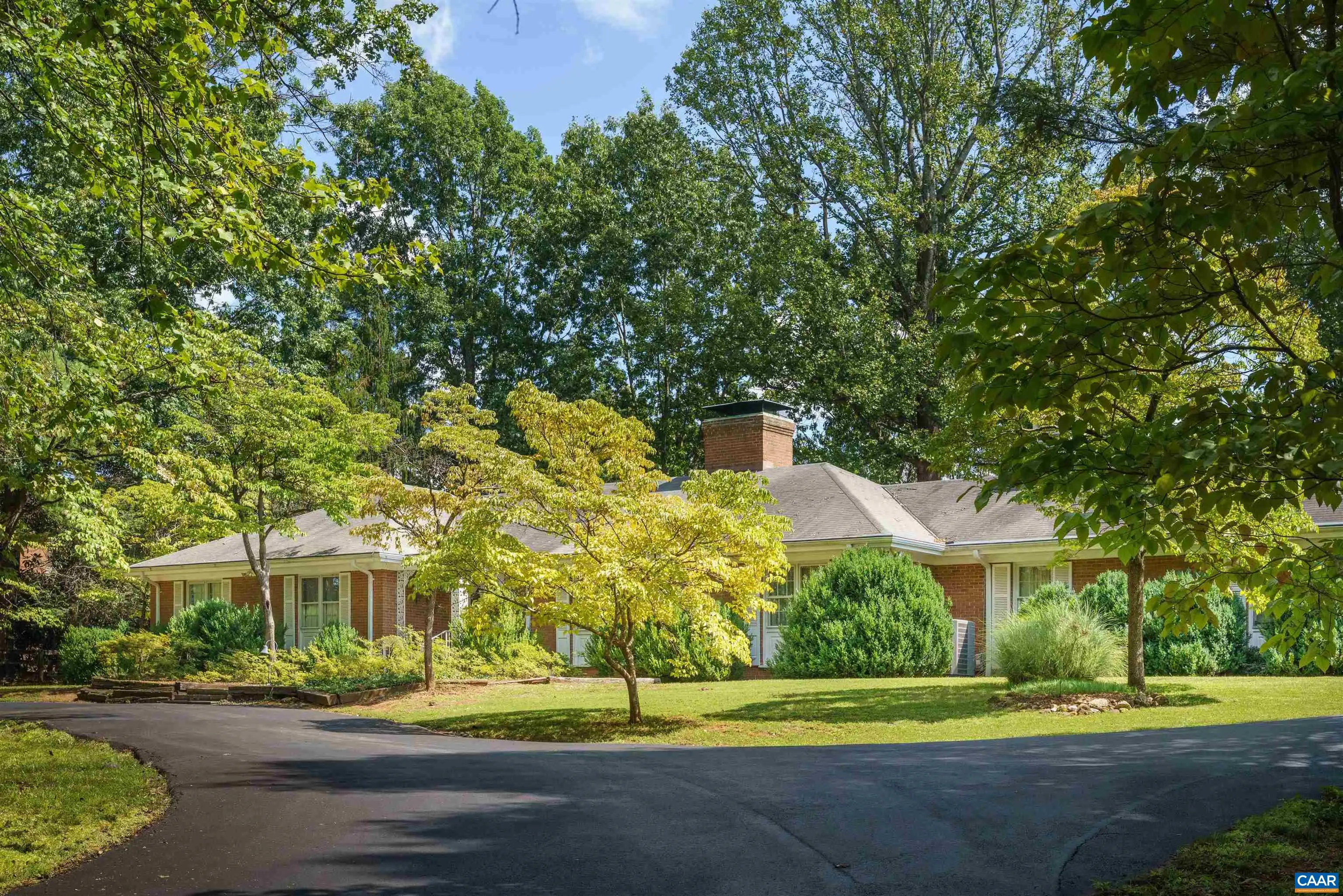 490 Oak Cir, Charlottesville