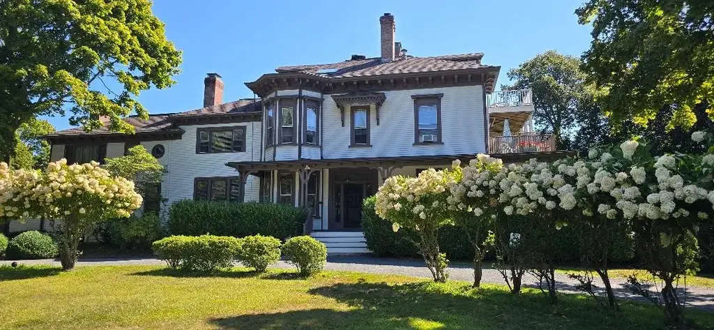 46 Chastellux Ave # M1, Newport