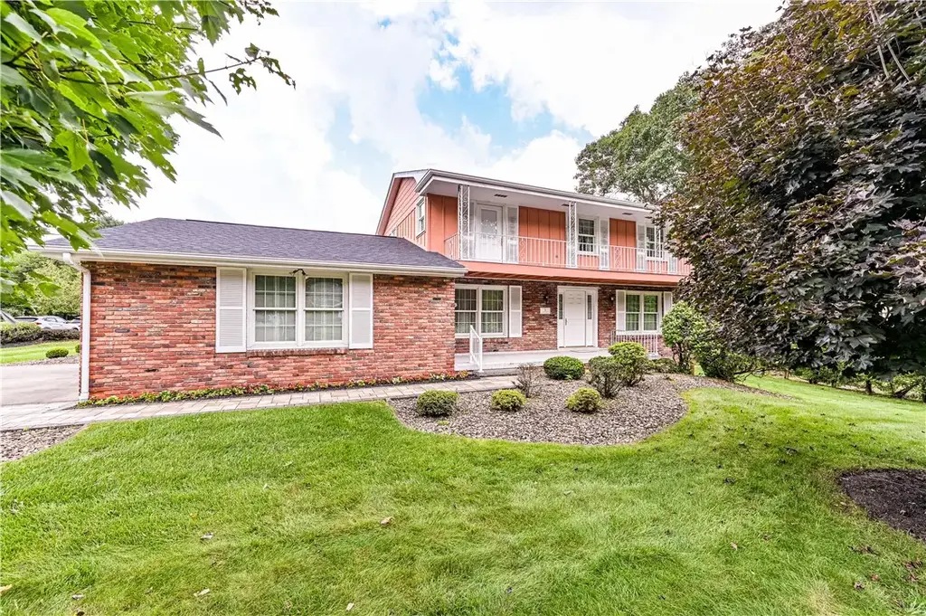 10 Holly Drive , Hempfield