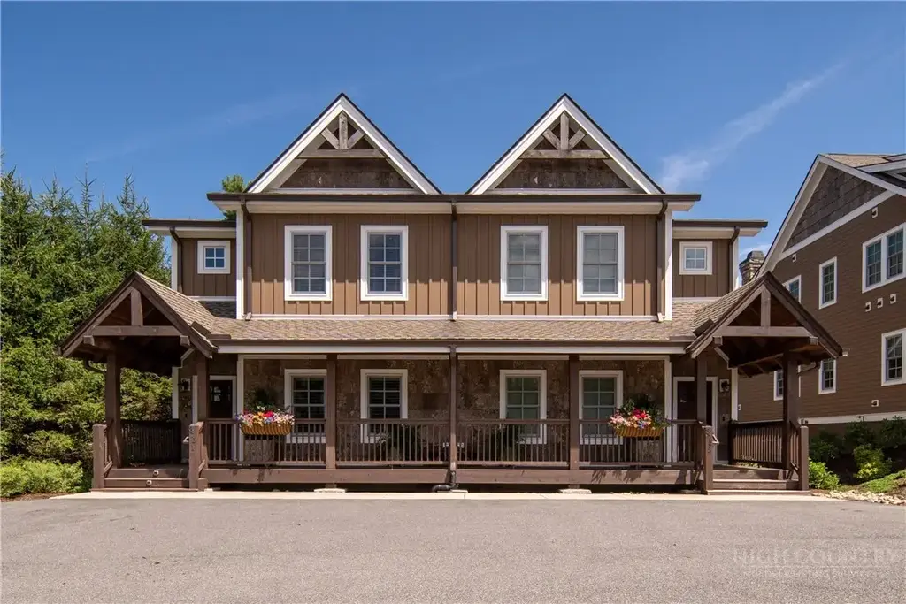 375 Chestnut # 2, Blowing Rock