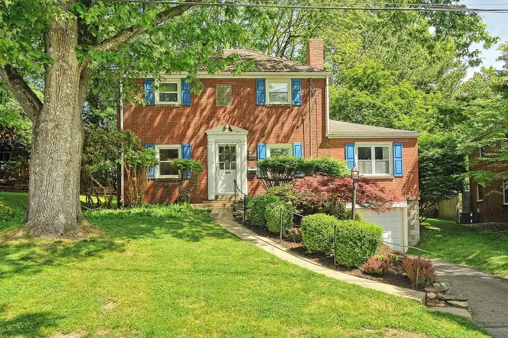 1636 Jamestown Place, Blackridge