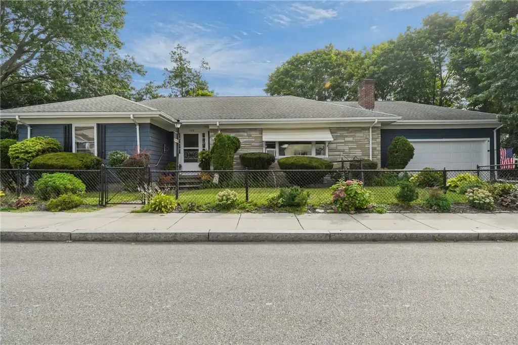 136 Earl Ave, East Providence