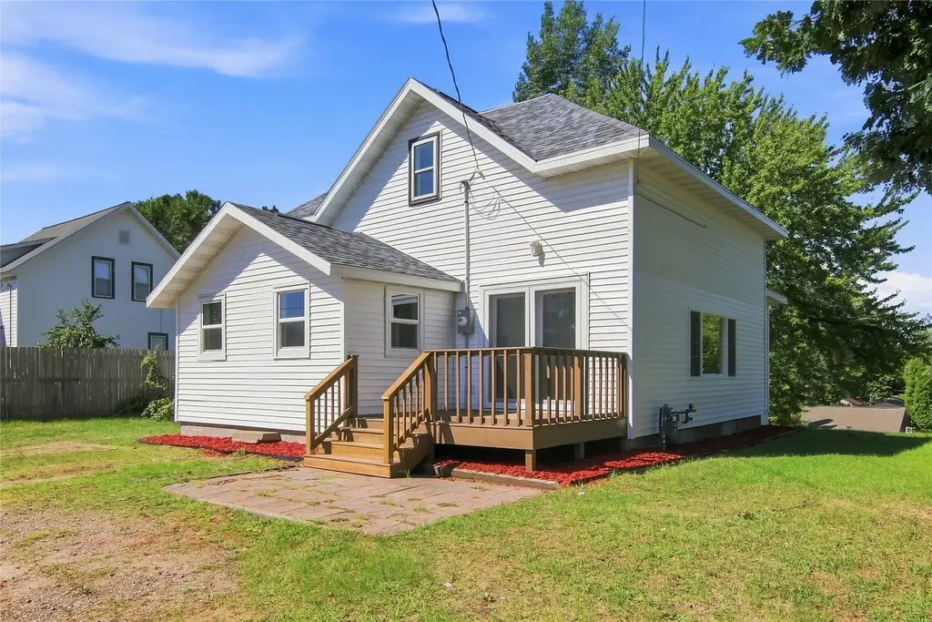 31 W Walnut Street, Chippewa Falls