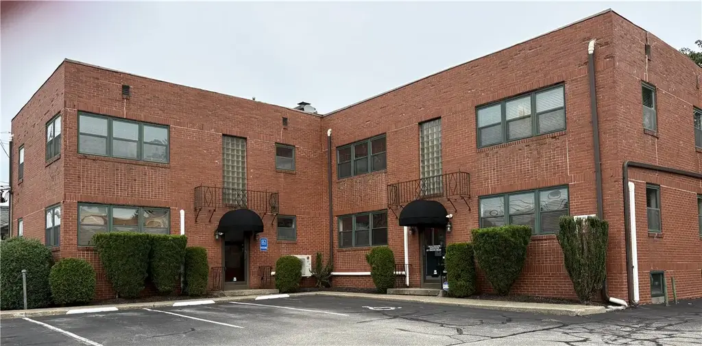 980 Reservoir Ave, Cranston