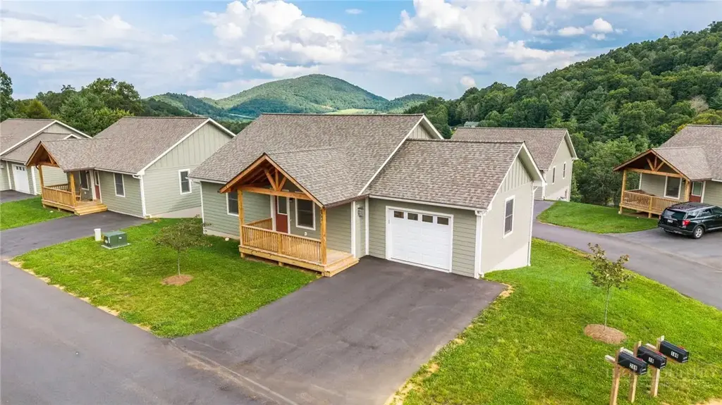 186 Carson Court # 77, Boone