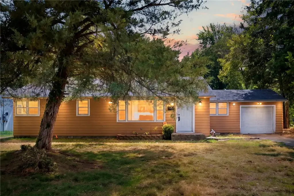1611 Westwood Avenue, Springdale