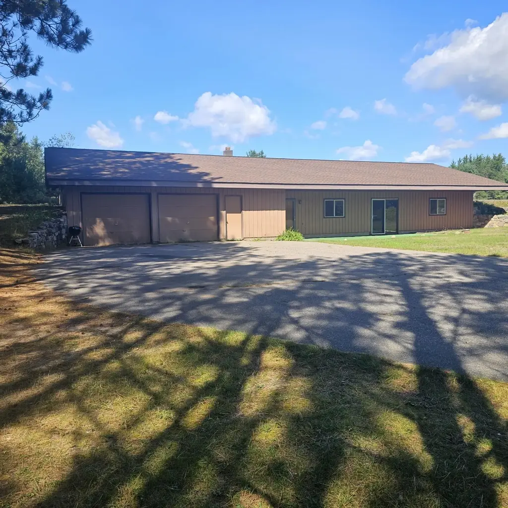 3853 Pine Square Rd E, Tomahawk