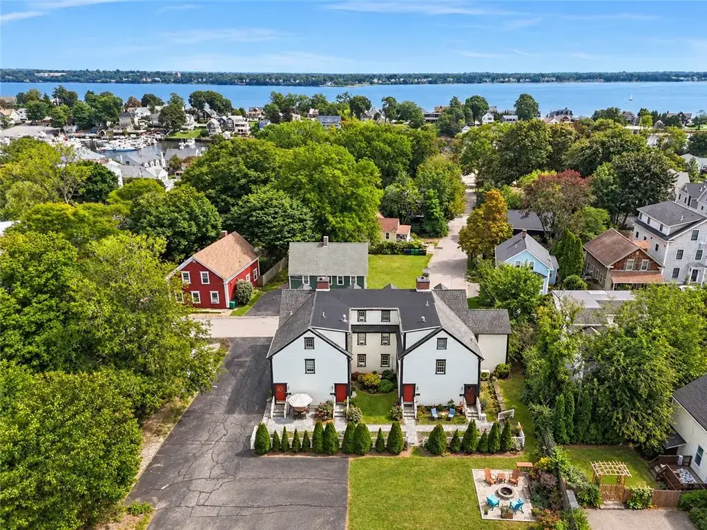 17 Bank St # B, Warwick