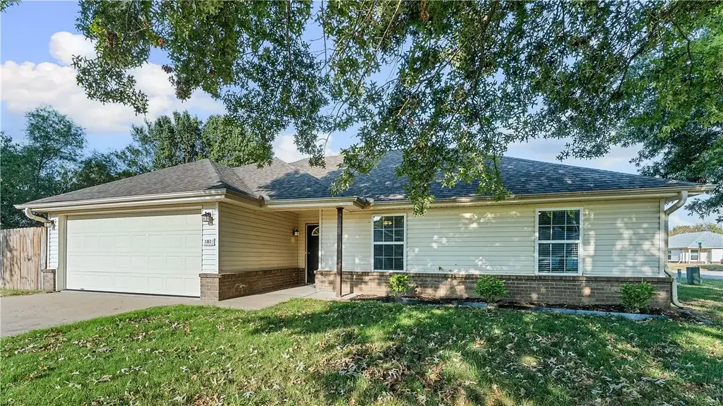 1302 Anna Street, Bentonville